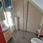 Vincent 招待所 3*